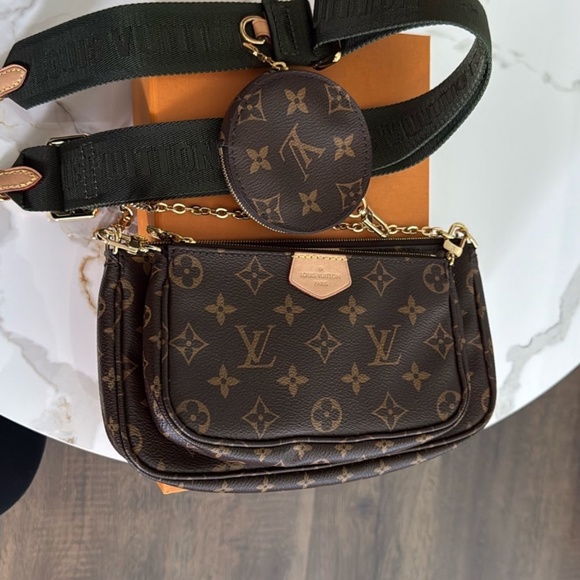 Louis Vuitton purse - Picture 1 of 1